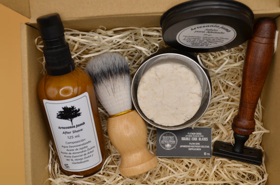 KIT AFEITADO - JABÓN NATURAL + BROCHA DE PELO DELICADO + AFTER SHAVE + MAQUINA DE AFEITAR Y RECAMBIO, REGALO IDEAL PARA HOMBRES, REGALO PAPÁ, REGALO DÍA DEL PADRE, CUIDADO FACIAL.