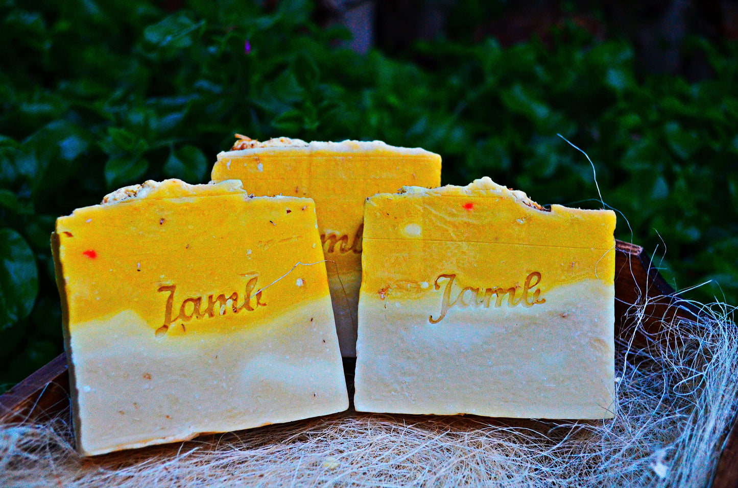 Kamille- und Ringelblumenseife - natürliche Seife, handwerkliche Seife, speziell für atopische und empfindliche Haut, bei Dermatitis und Psoriasis.